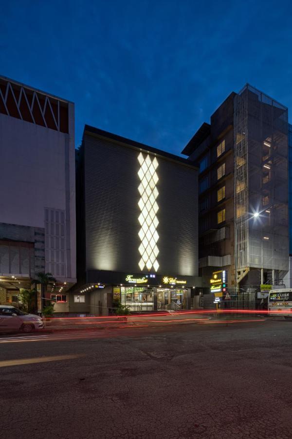 Hotel Sifat International Surat Exterior photo