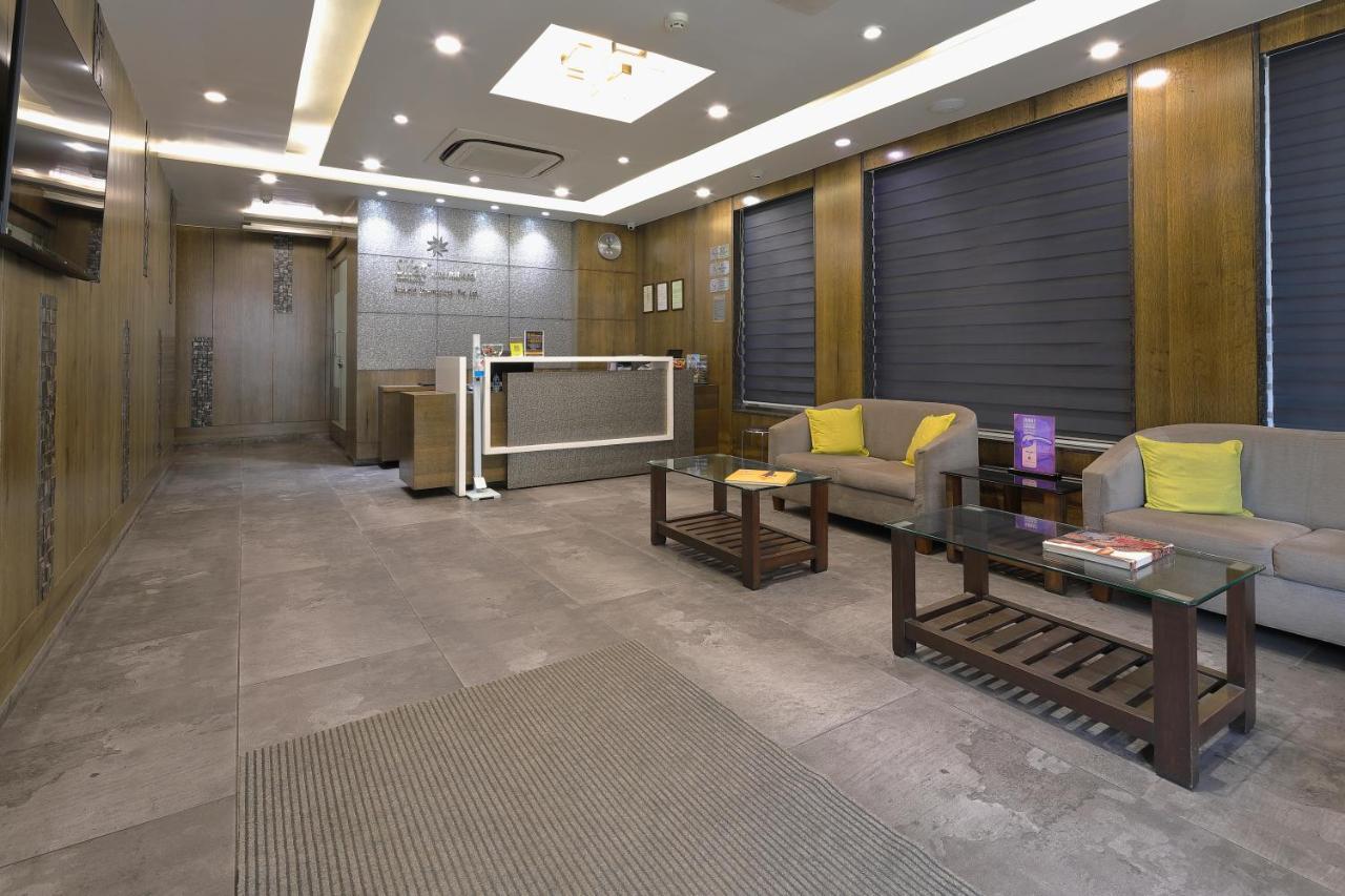 Hotel Sifat International Surat Exterior photo