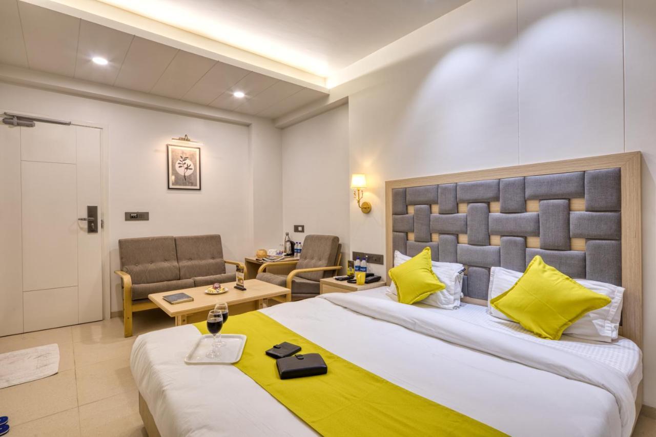 Hotel Sifat International Surat Exterior photo