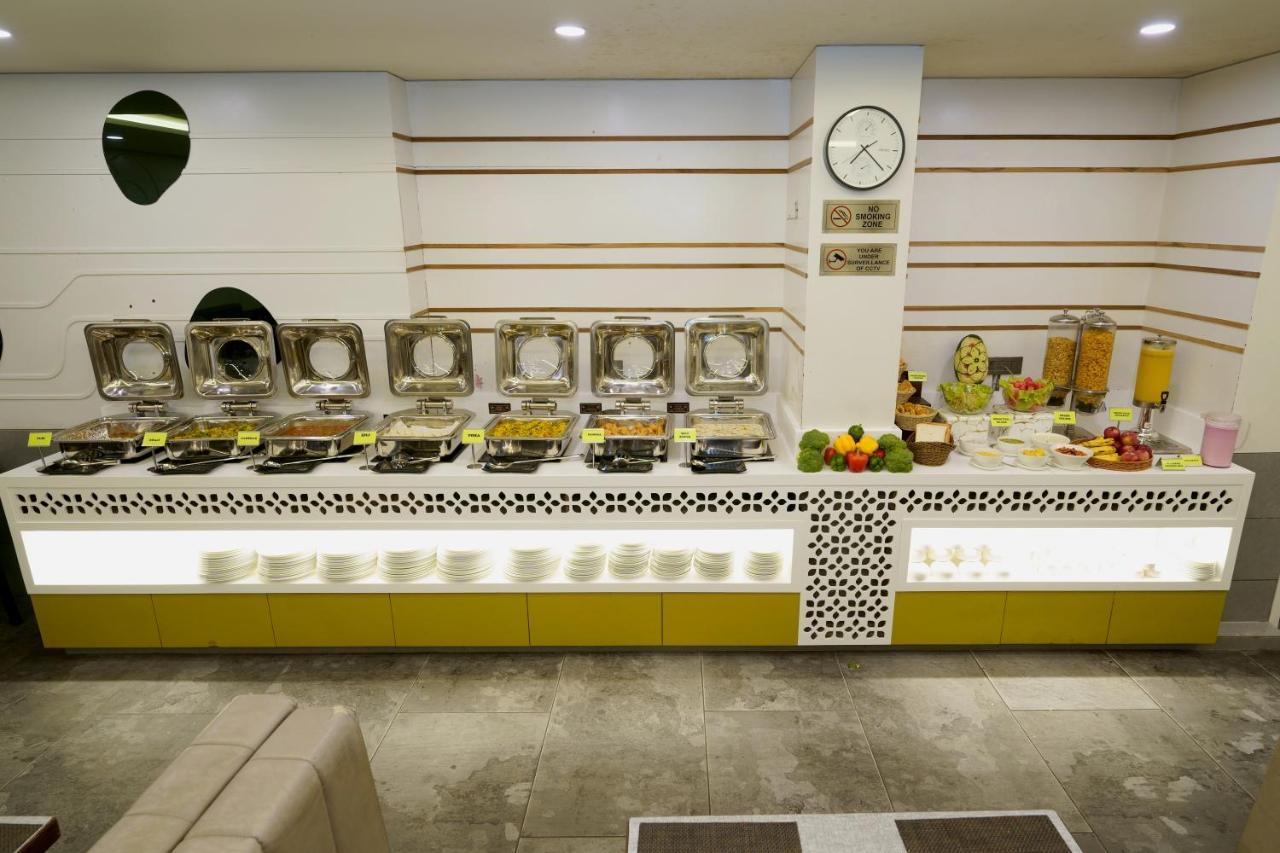 Hotel Sifat International Surat Exterior photo