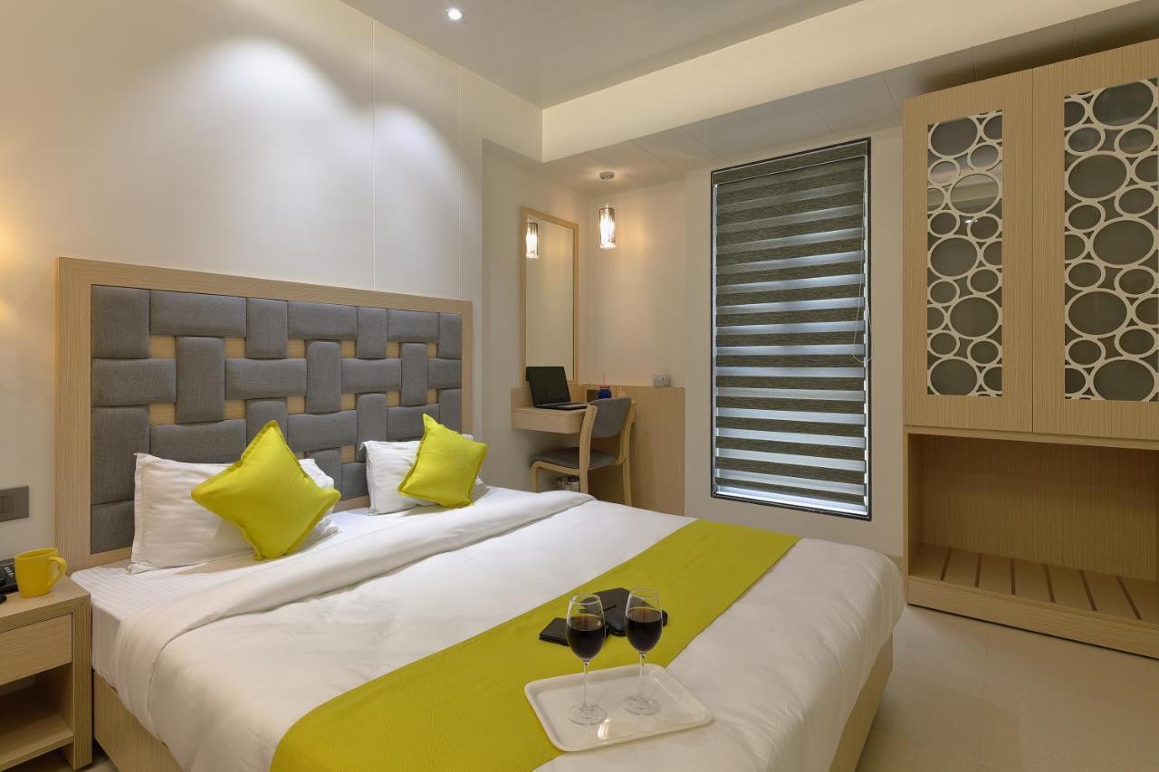 Hotel Sifat International Surat Exterior photo