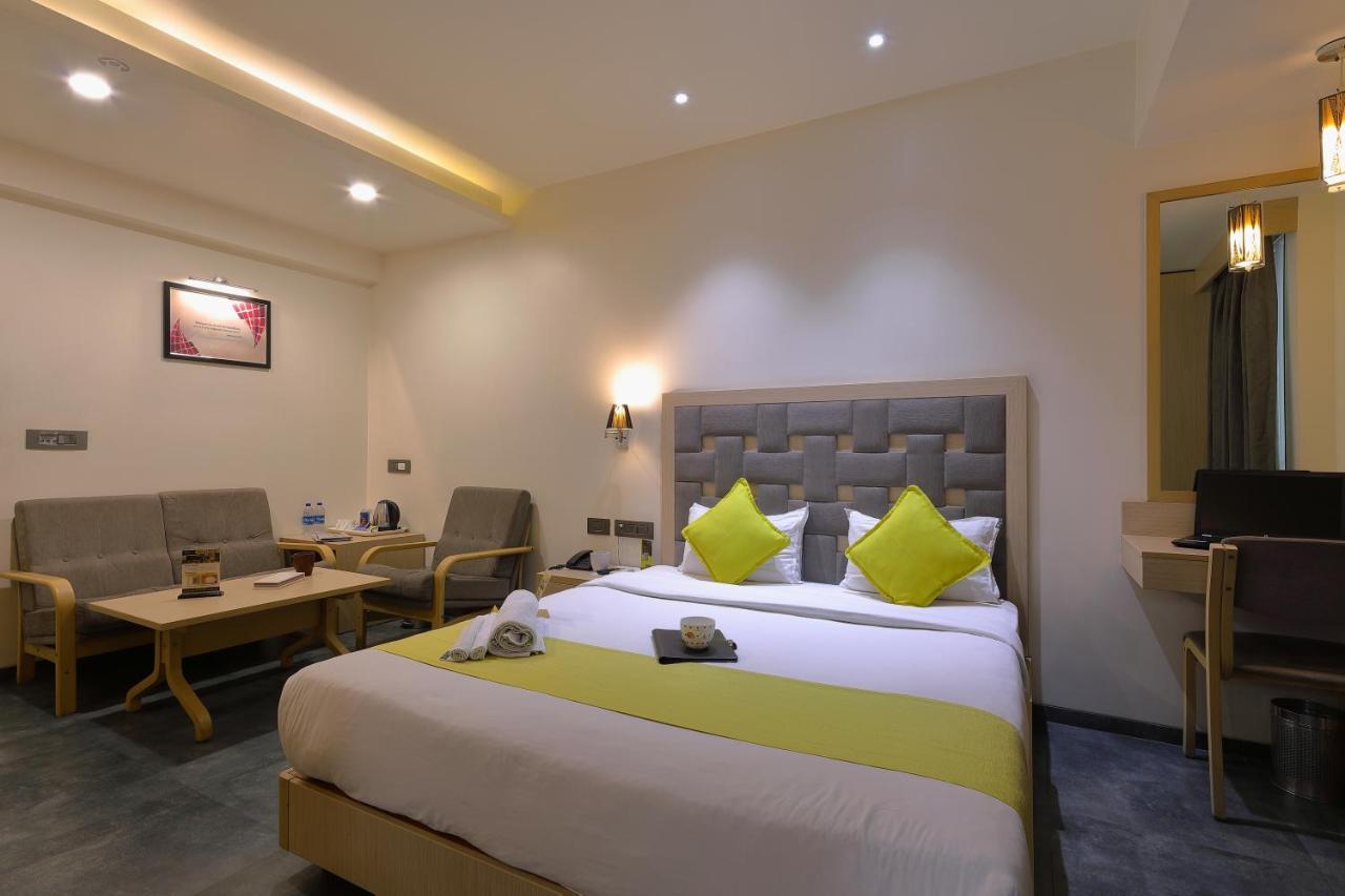 Hotel Sifat International Surat Exterior photo