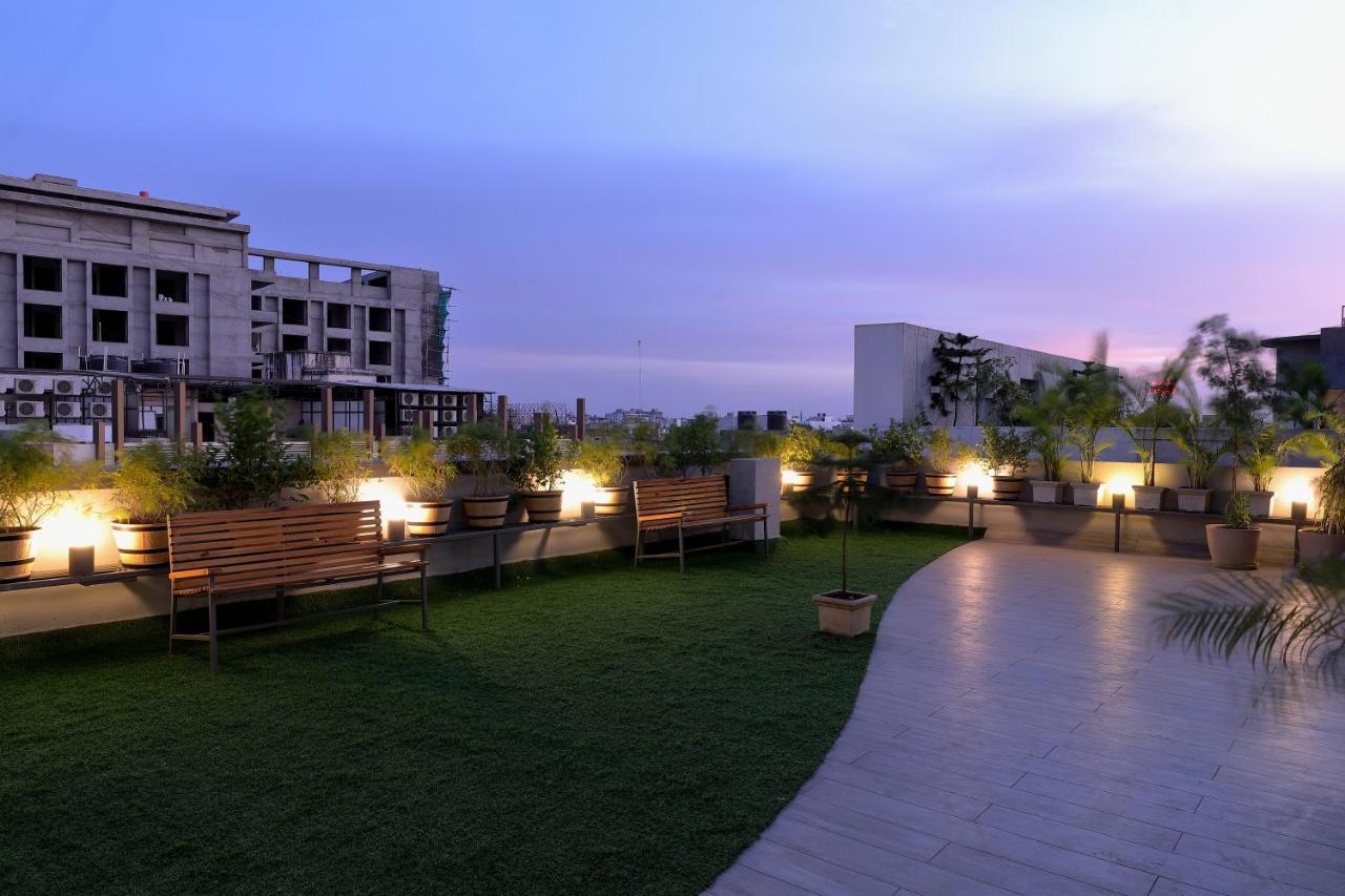 Hotel Sifat International Surat Exterior photo