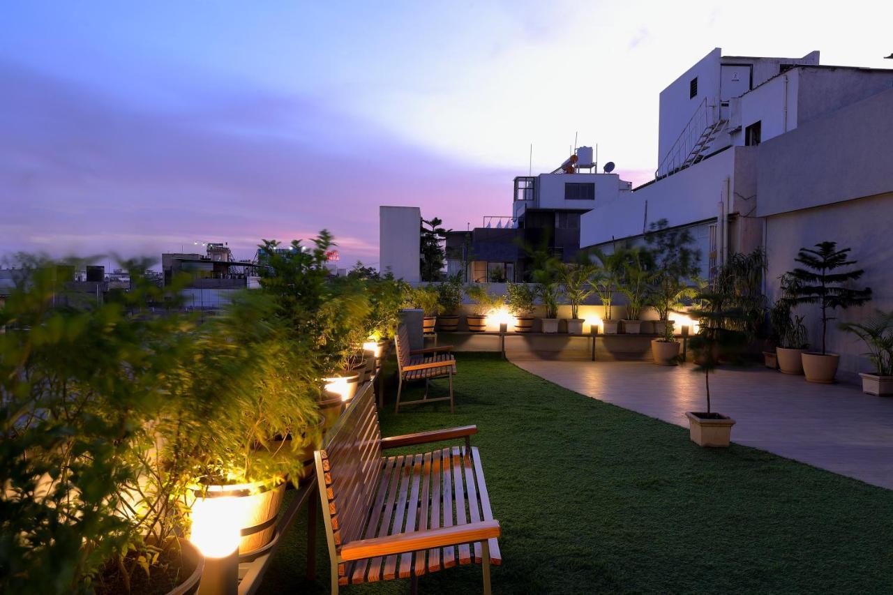 Hotel Sifat International Surat Exterior photo