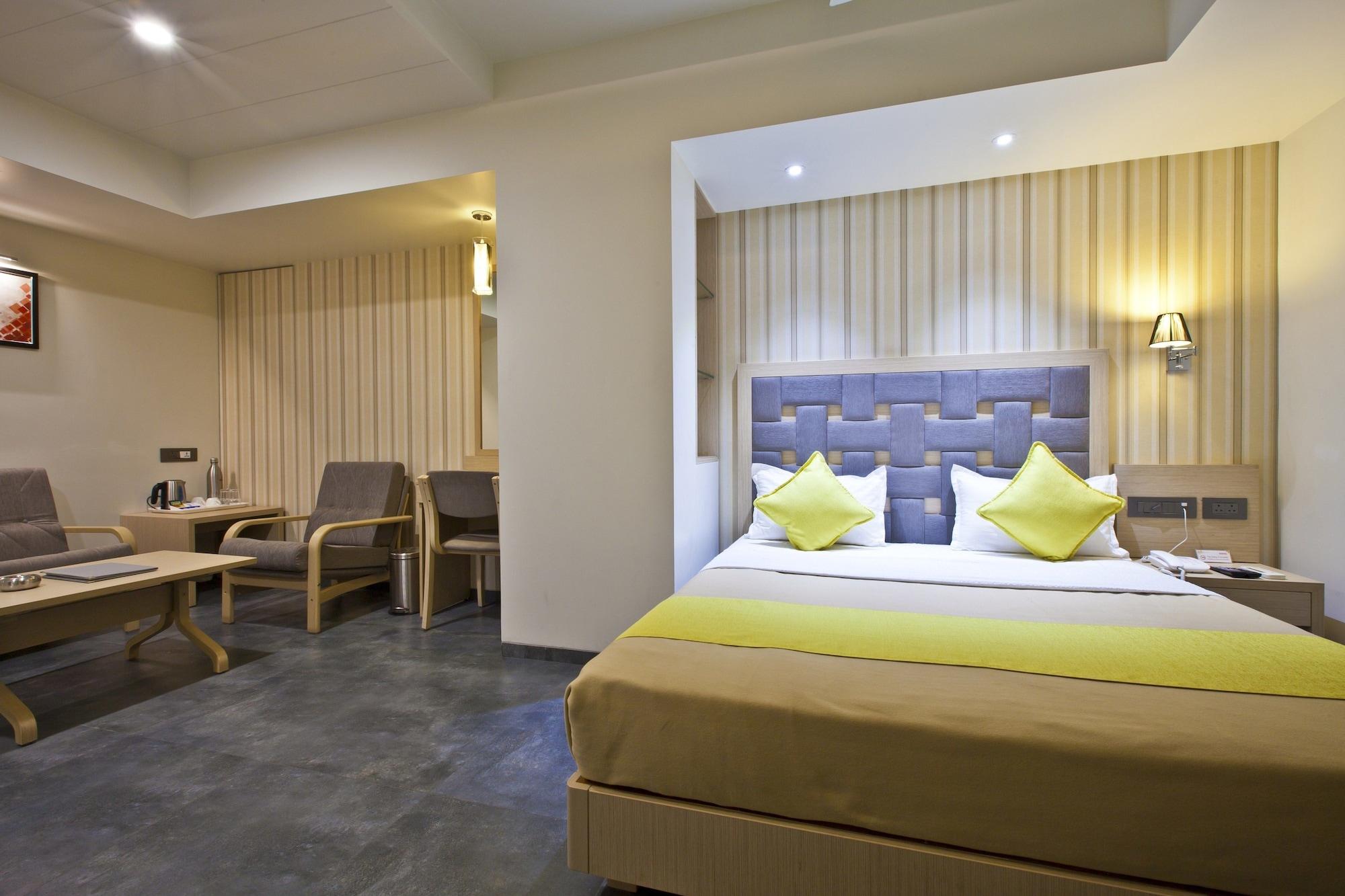 Hotel Sifat International Surat Exterior photo