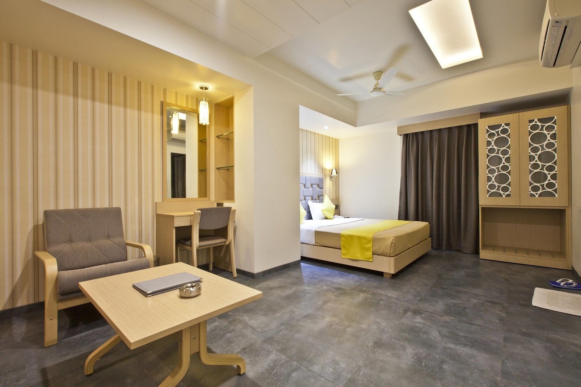 Hotel Sifat International Surat Exterior photo