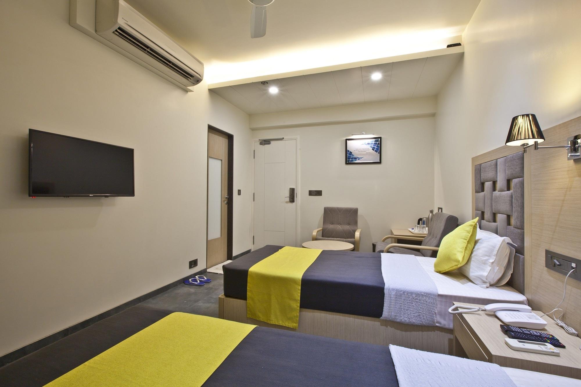 Hotel Sifat International Surat Exterior photo