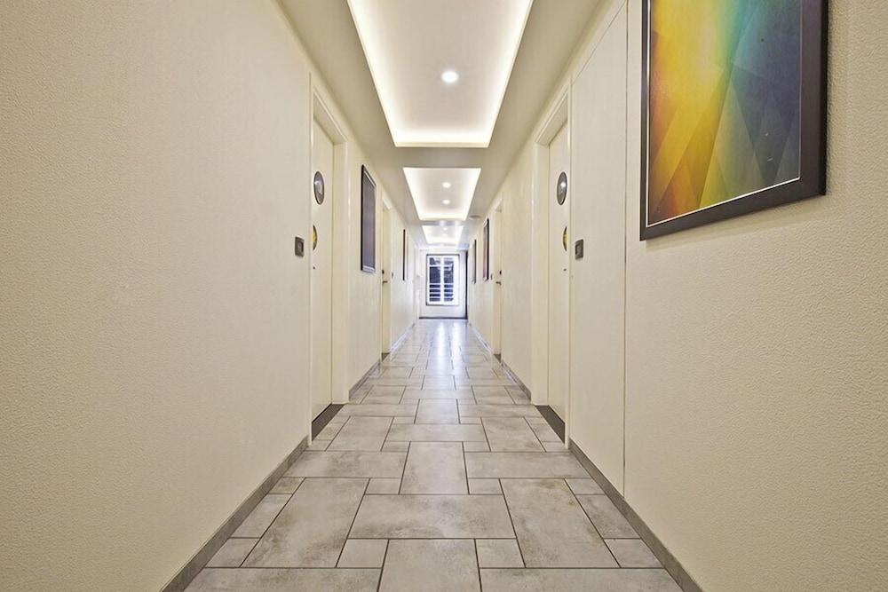 Hotel Sifat International Surat Exterior photo