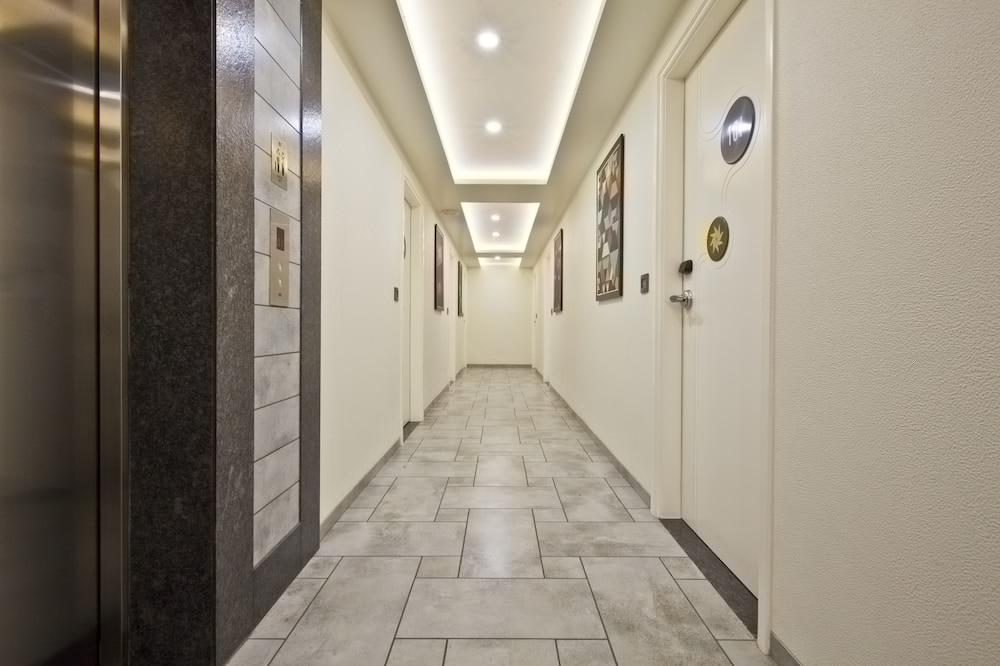 Hotel Sifat International Surat Exterior photo